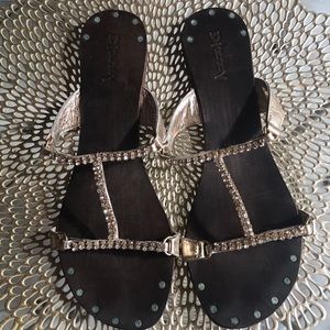 MAKE AN OFFER! 🌺 Cute Wood Sole Rhinestone Dizzy Sandals